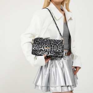 Кросбоді з клапаном з еко-шкіри Lilly P2-8208LG