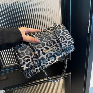 Кросбоді з клапаном з еко-шкіри Lilly P2-8208LG