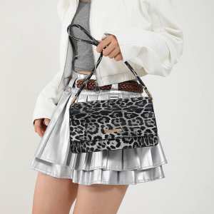 Кросбоді з клапаном з еко-шкіри Lilly P2-8208LG