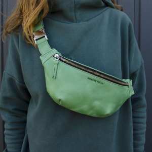 Поясна сумка Grande Pelle 230х130х70 мм матова шкіра зелений