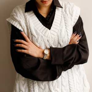 Годинник Carnival White