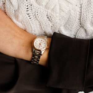 Годинник Carnival White