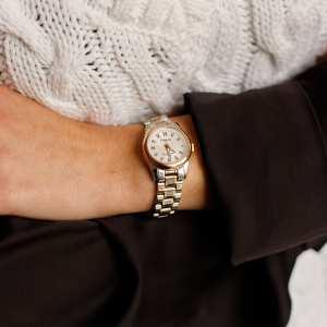 Годинник Carnival White