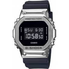 Часы CASIO GM-5600-1ER