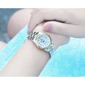 Годинник Carnival White